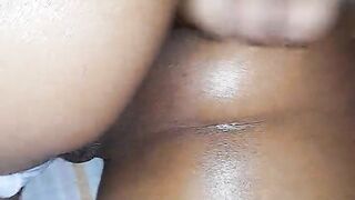 me meto mi dildo en mi culito rico me falta tu polla