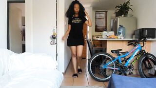 Booty shaking, ebony