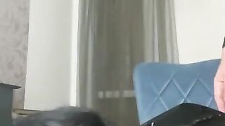 Scopo la troia sulla sedia poi gli faccio bere la sborra