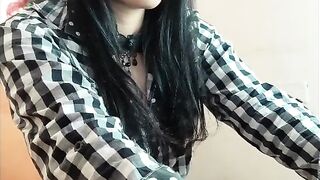 EGYPT TEEN SQUIRTING PUSSY -+نيكه مصري تتناك قدام جوزها الديوث و تقوله