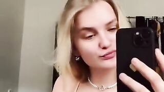 Blonde girl who would like to show her pussy