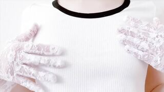 The nipple slipped when a woman wearing a T -shirt with a no bra was masturbating with her nipples