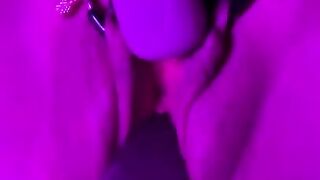 Fucking myself with my 7” dildo! ???????? Clipped my lips till they got too wet to stay on ????????????