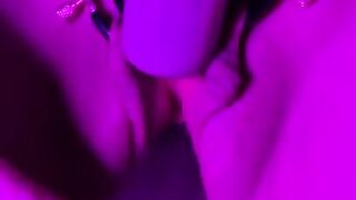 Fucking myself with my 7” dildo! ???????? Clipped my lips till they got too wet to stay on ????????????