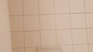 BLACK GIRL SHOWER TWERK