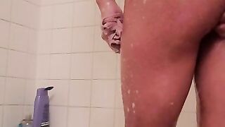 BLACK GIRL SHOWER TWERK