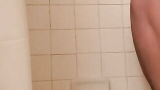 BLACK GIRL SHOWER TWERK
