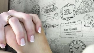 САДИСЬ ЗА СТОЛ! ВМЕСТО УЖИНА ПОДАМ ТЕБЕ СВОИ ГРЯЗНЫЕ НОЖКИ В НОСОЧКАХ И БЕЗ! ЛАСКАЙ МЕНЯ СКОРЕЕ