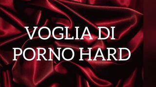 bella giovane donna vuole godere guardando porno hard. li racconta, geme e gode fino all'orgasmo
