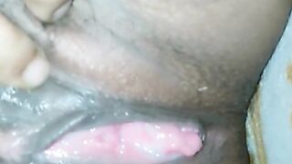 Desi girlfriend masterbate alone in home