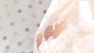 濡れ透け乳首をそっと・・・♡ 素人日本人おっぱい/Japanese Amateur Hentai Nipple Play