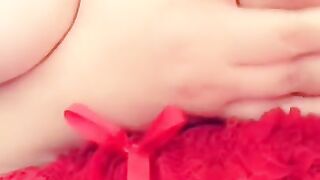 Caresses et massage des mes gros seins