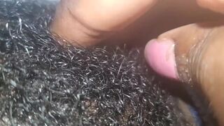 Roseblue2z rubs her pussy