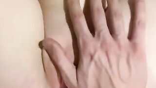 El coño rosadito de mi hermanastra está bien apretado y caliente ????