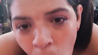 una mamada muy sexy con mucha saliva