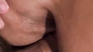 Comi gostoso a bucetinha da minha esposa de quatro na cama e gozei dentro dela até escorrer a porra
