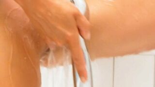 IvyEdera Italian MILF relax shower