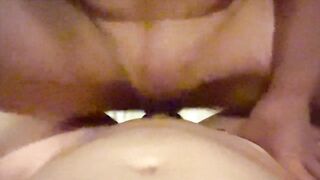 人妻熟女なのに母乳大噴射で中出し
