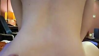 セフレのJDを後ろから犯す。可愛い喘ぎ声。エロい声。クビレ美人