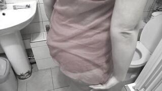 Pissing in the toilet mature slim milf.