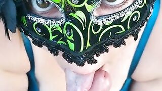 freya19bjorn20 maman french lui vide les couilles dans son jardin
