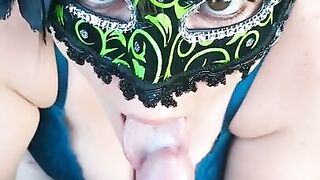freya19bjorn20 maman french lui vide les couilles dans son jardin