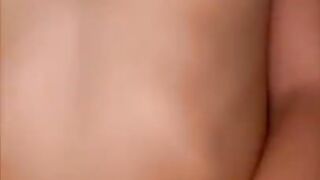 Mi novia caliente se masturba y después me la cojo ????????