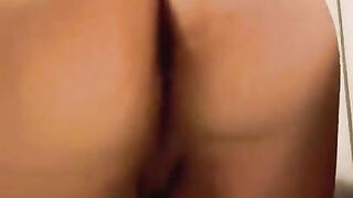 MILF shaking FAT ASS in the shower