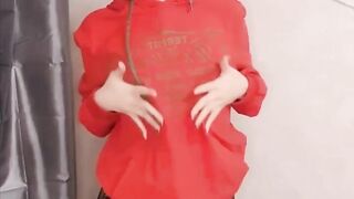 18 year old babe shakes her ass and wants to jump on your hard dick