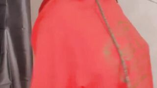 18 year old babe shakes her ass and wants to jump on your hard dick