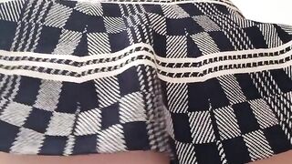 Me caliento mientras juego con mi faldita