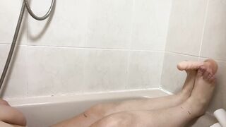 Slut Ctanguarra practices to jerk off with her feet and ends up finger her pussy