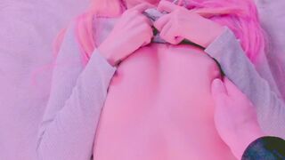 He makes me cum fingering my pussy