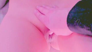 He makes me cum fingering my pussy