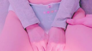 He makes me cum fingering my pussy