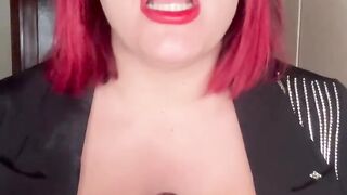 Napoletana fuma e fa porcate con un dildo nero.