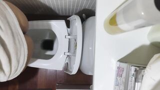 Do you want to see María peeing in the morning?