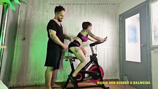 Personal Trainer He Puts His Hand in Me