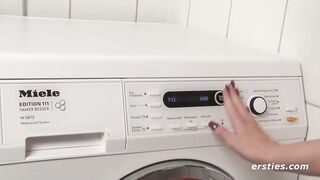 Ersties - Wenn die Waschmaschine vibriert, kommt Sara schneller