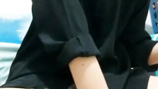 Beautiful College Student Masturbates Entertainer