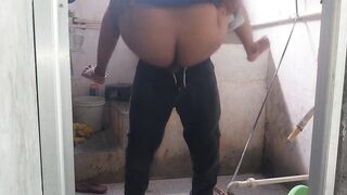 Pooja Bhabhi Coming Bathroom Hard Blowjob Fucking