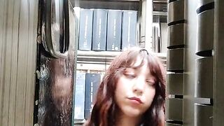 A little naughty in a royal library ????