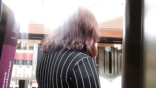 A little naughty in a royal library ????