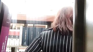 A little naughty in a royal library ????