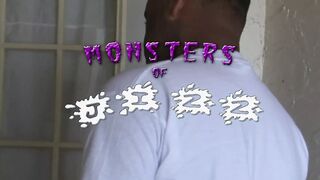 A mature hotwife sucks the delivery man BBC and gets a cum bath