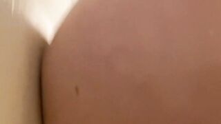 Mom’s dirty ass play in the shower