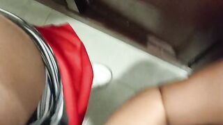 Mi hijastra me hace una deliciosa mamada