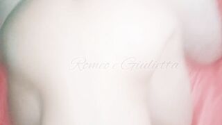 En casa - at Home - 訪問者のいる家では、私たちは私たちの欲望を封じ込めることができません nuestro deseo