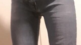 feels great to wet my jeans!!