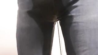 feels great to wet my jeans!!